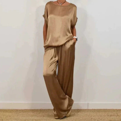 Women’s Short Sleeve Top and Full-Length Drawstring-Waist Pants Set