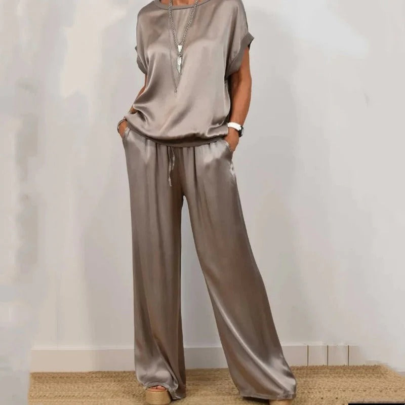 Women’s Short Sleeve Top and Full-Length Drawstring-Waist Pants Set