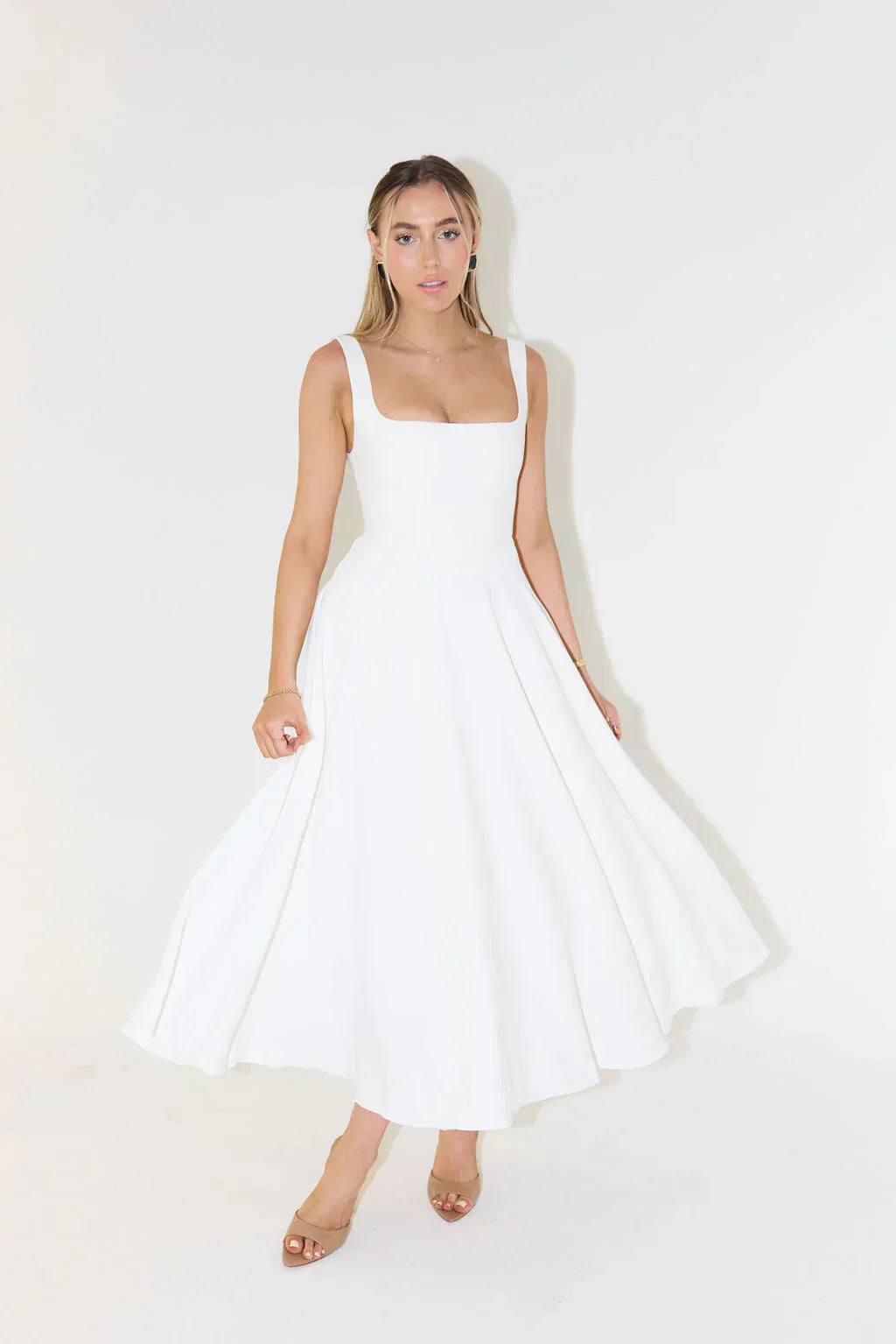 Women’s Sleeveless Midi Dress with Square Neck and Flared Skirt