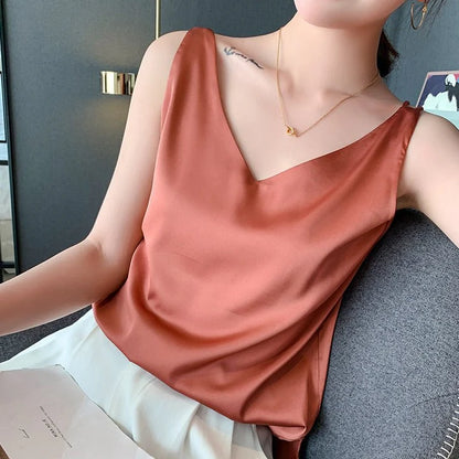Women’s Halter Style Top with Sleeveless Fit