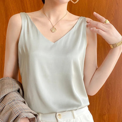 Women’s Halter Style Top with Sleeveless Fit